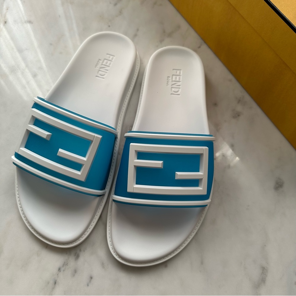Fendi slide / men’s size UK 9 / brand new